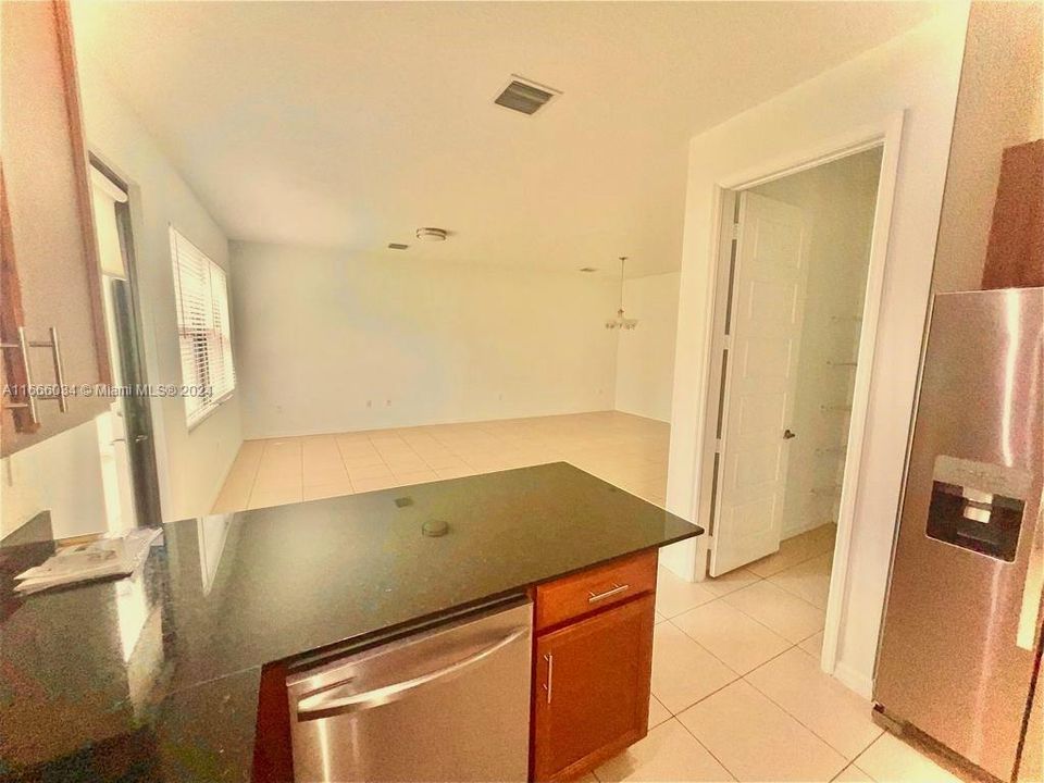 For Rent: $4,400 (4 beds, 2 baths, 2223 Square Feet)