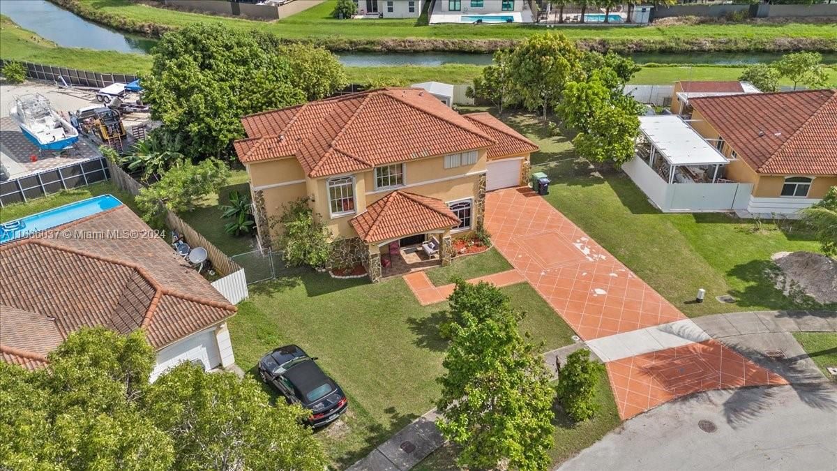 En Venta: $669,900 (5 camas, 3 baños, 2174 Pies cuadrados)