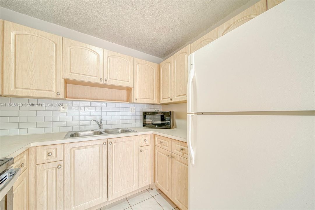 For Rent: $2,500 (2 beds, 2 baths, 838 Square Feet)