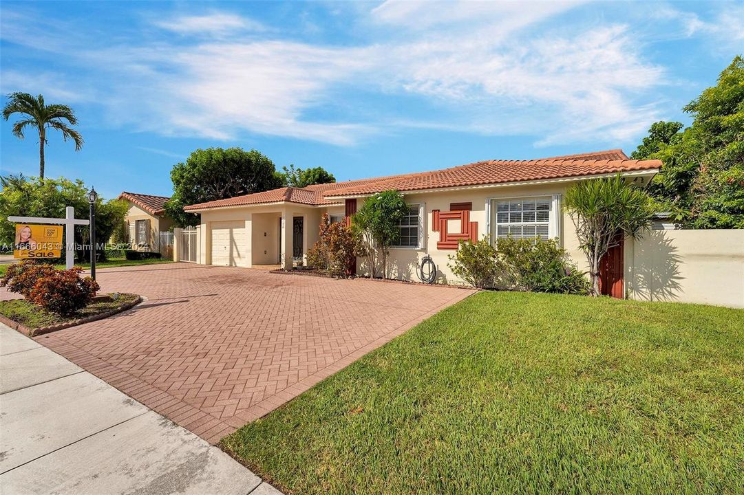 For Sale: $829,300 (4 beds, 2 baths, 2029 Square Feet)