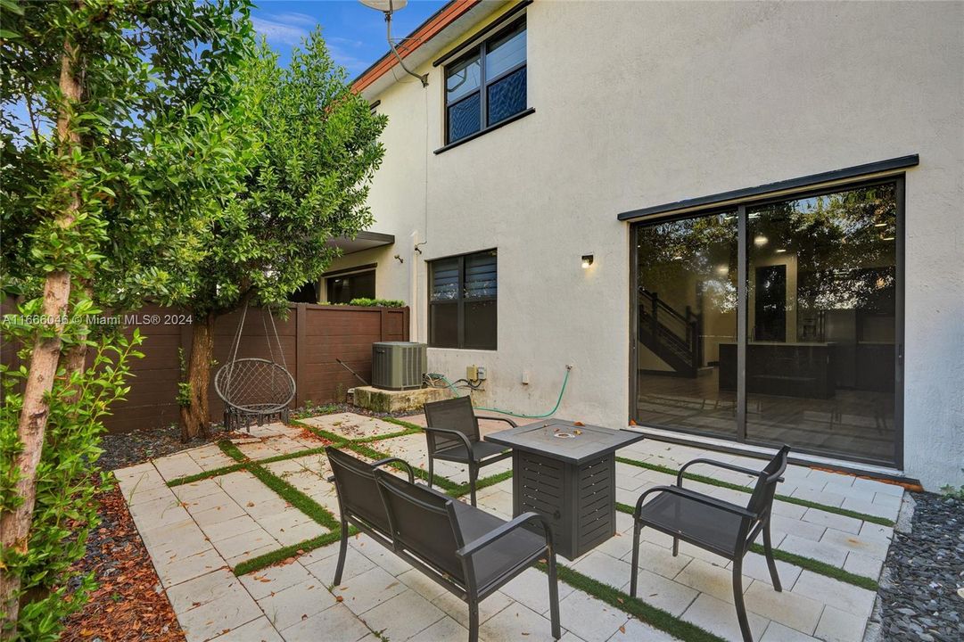 Active With Contract: $3,500 (3 beds, 2 baths, 1743 Square Feet)