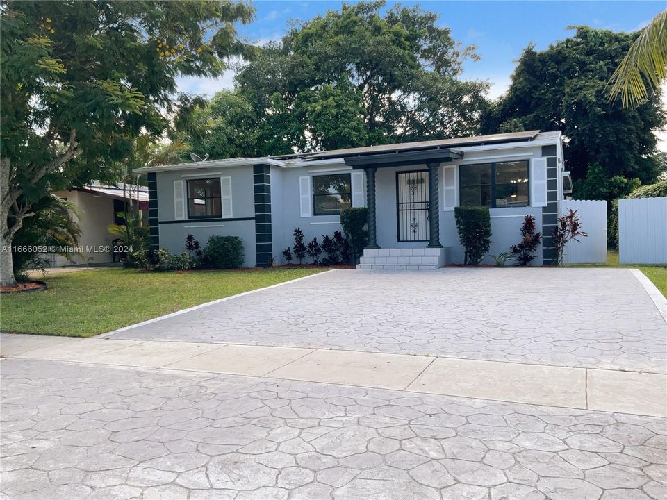 For Sale: $520,000 (3 beds, 2 baths, 1110 Square Feet)