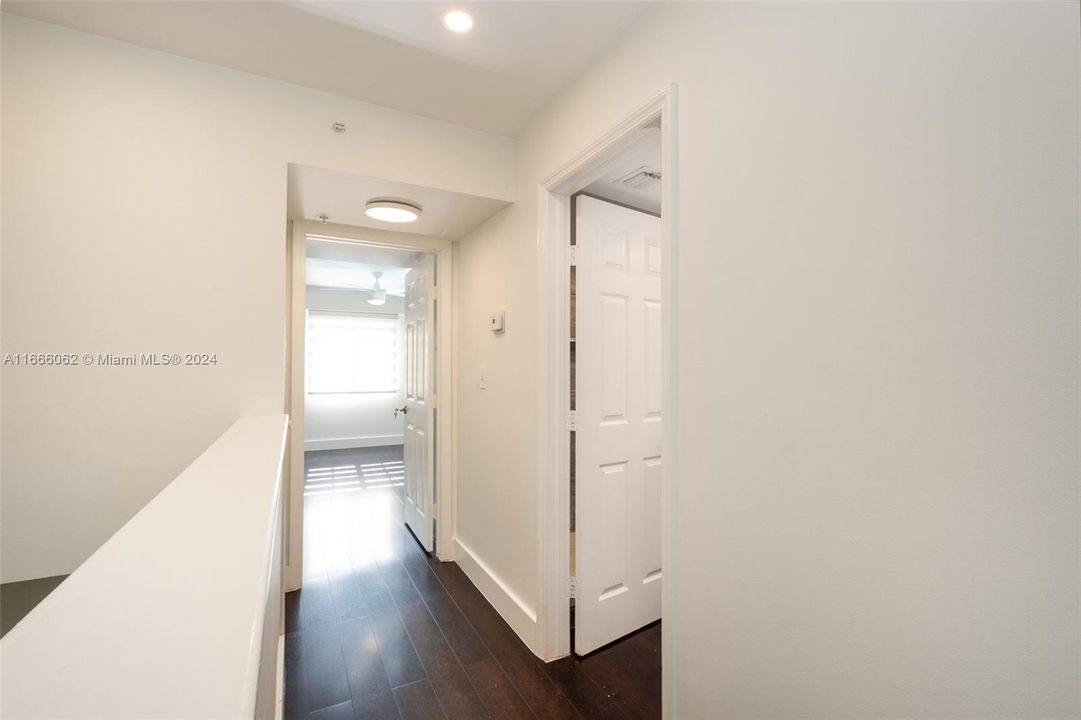 For Rent: $2,400 (1 beds, 1 baths, 859 Square Feet)