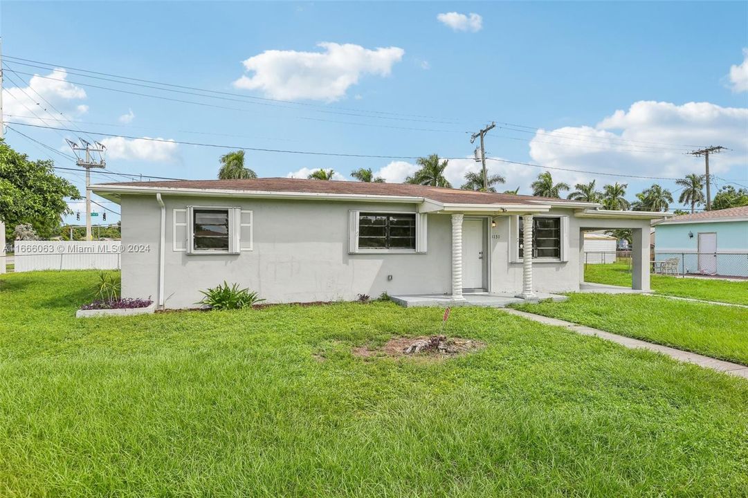 For Sale: $505,000 (3 beds, 2 baths, 1092 Square Feet)