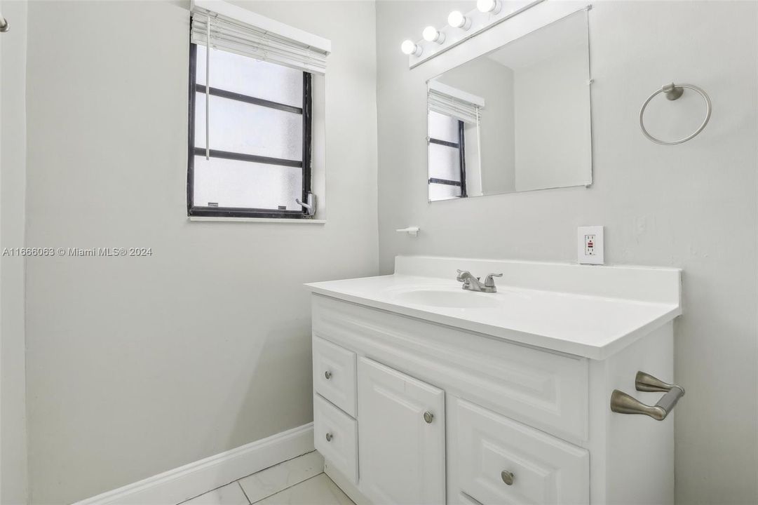 For Sale: $505,000 (3 beds, 2 baths, 1092 Square Feet)