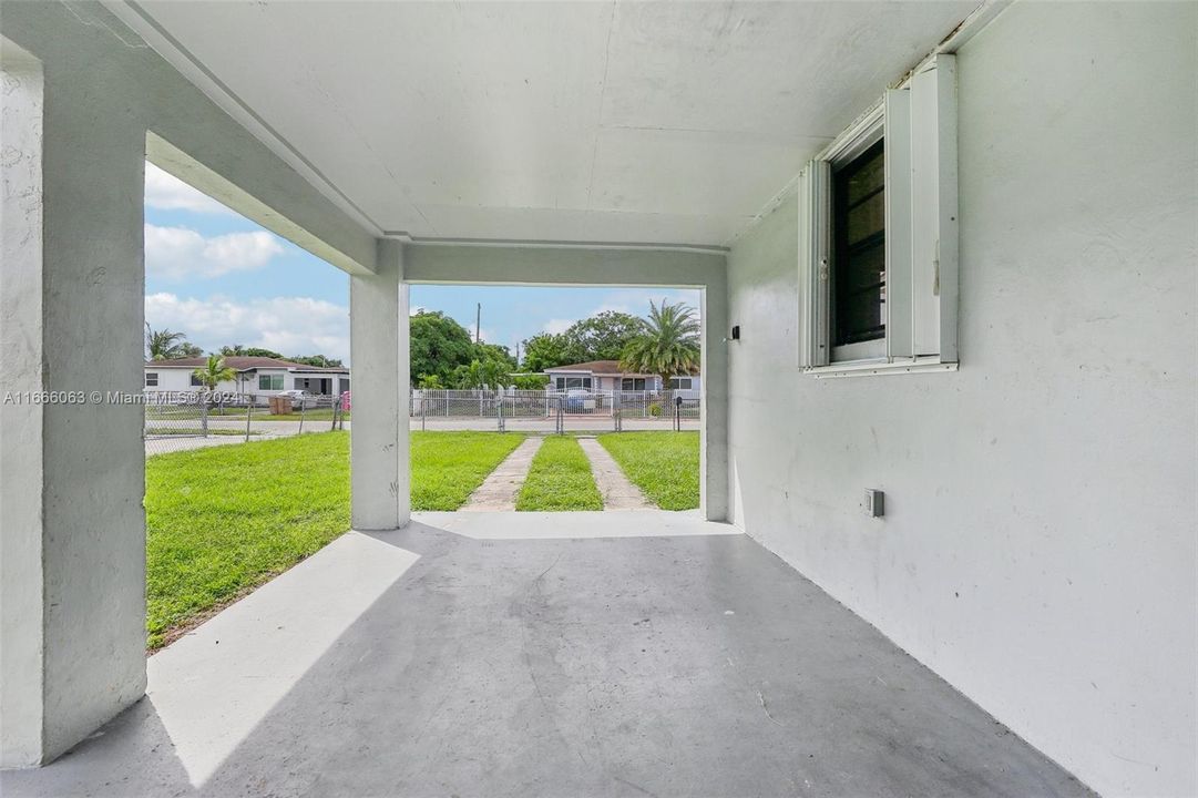 For Sale: $505,000 (3 beds, 2 baths, 1092 Square Feet)