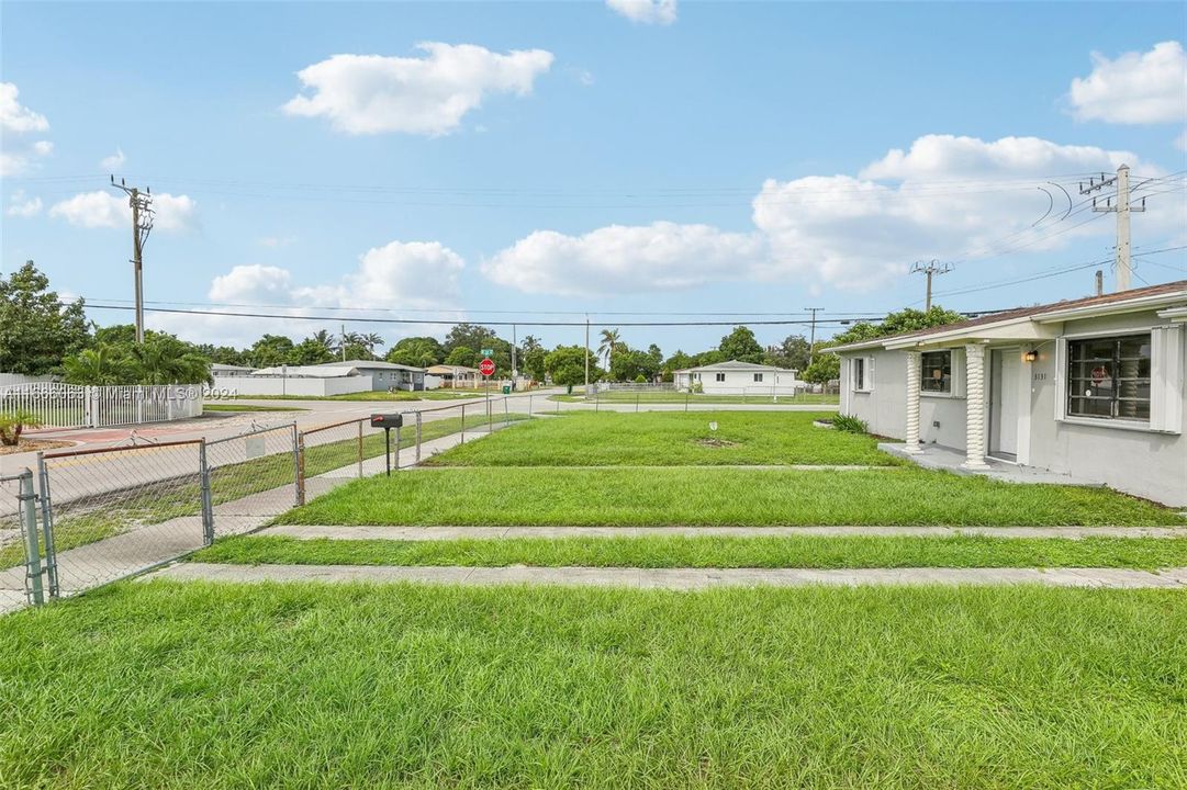 For Sale: $505,000 (3 beds, 2 baths, 1092 Square Feet)