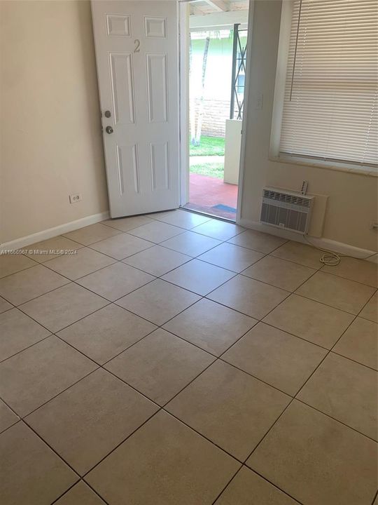 For Rent: $1,200 (0 beds, 1 baths, 250 Square Feet)