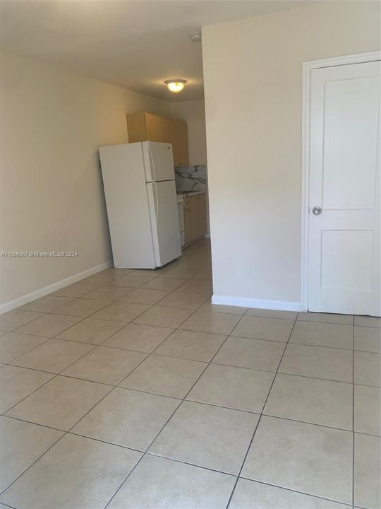 For Rent: $1,200 (0 beds, 1 baths, 250 Square Feet)