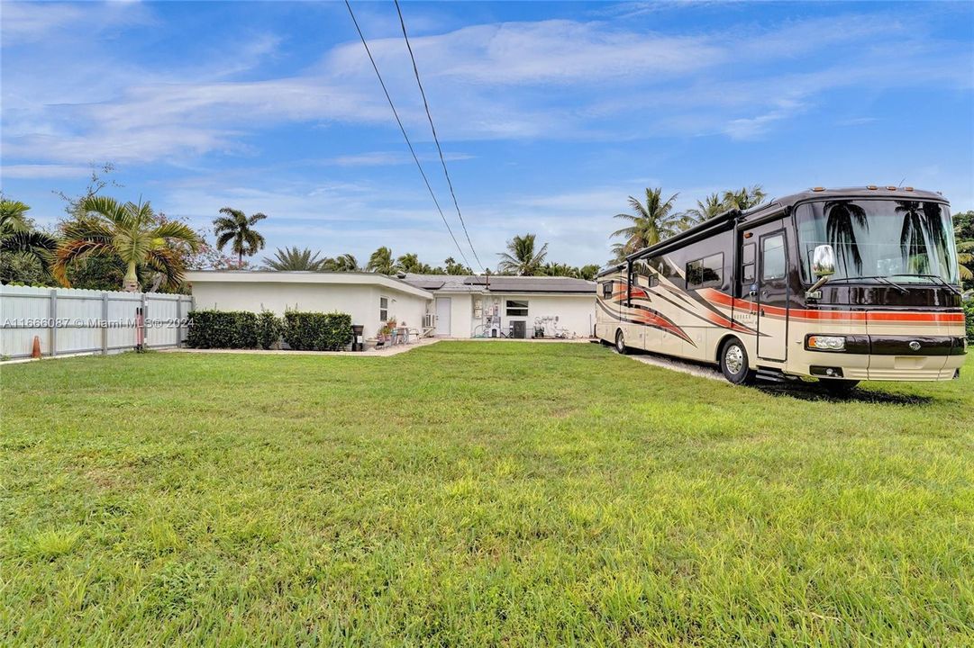 For Sale: $1,400,000 (4 beds, 2 baths, 2658 Square Feet)