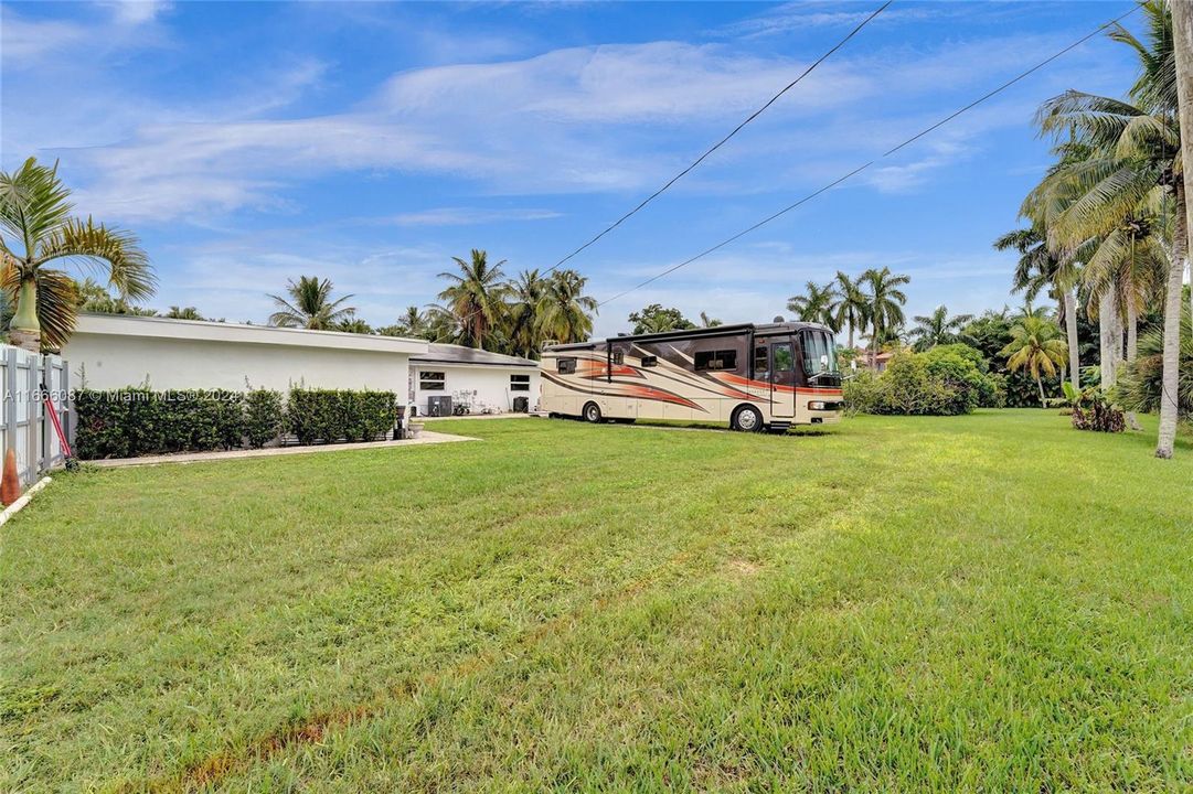 For Sale: $1,400,000 (4 beds, 2 baths, 2658 Square Feet)