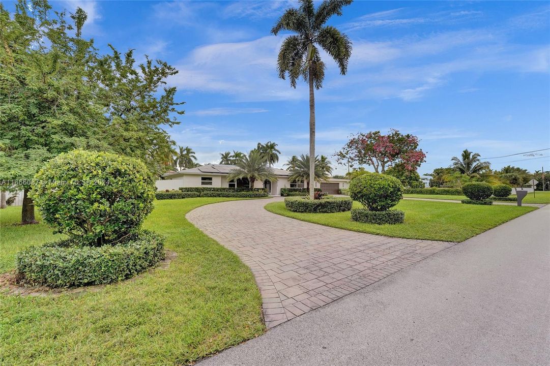 For Sale: $1,400,000 (4 beds, 2 baths, 2658 Square Feet)