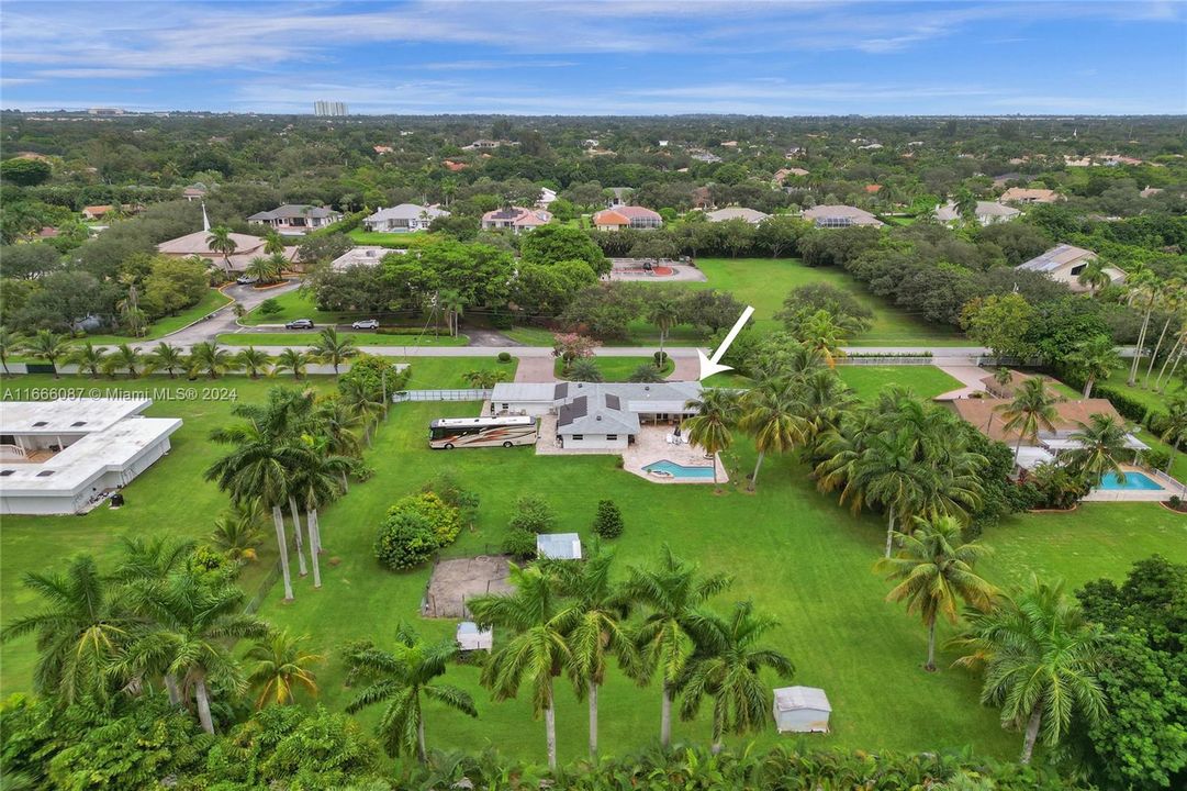 For Sale: $1,400,000 (4 beds, 2 baths, 2658 Square Feet)