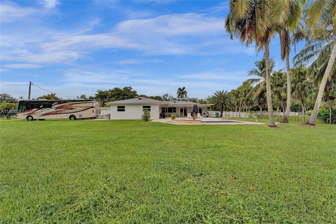 For Sale: $1,400,000 (4 beds, 2 baths, 2658 Square Feet)