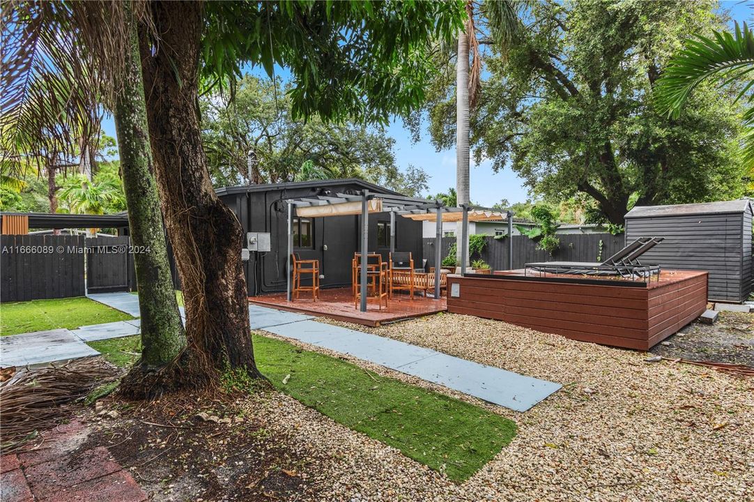 En Venta: $639,900 (3 camas, 2 baños, 1047 Pies cuadrados)