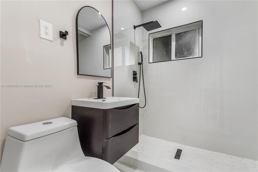 For Sale: $639,900 (3 beds, 2 baths, 1047 Square Feet)