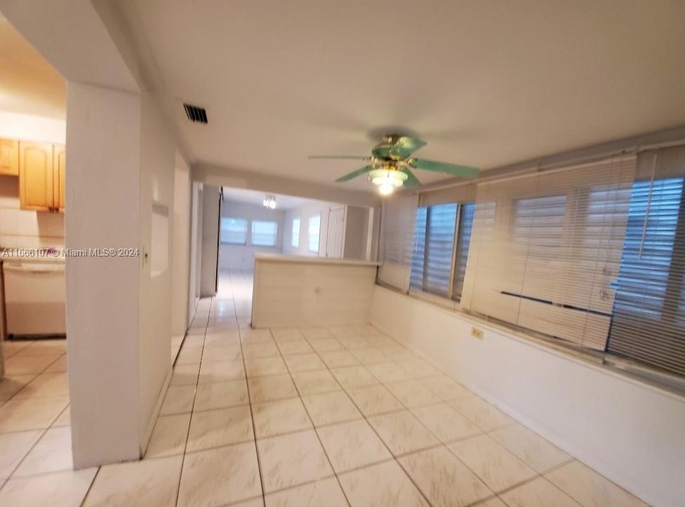 For Rent: $2,750 (3 beds, 1 baths, 1370 Square Feet)