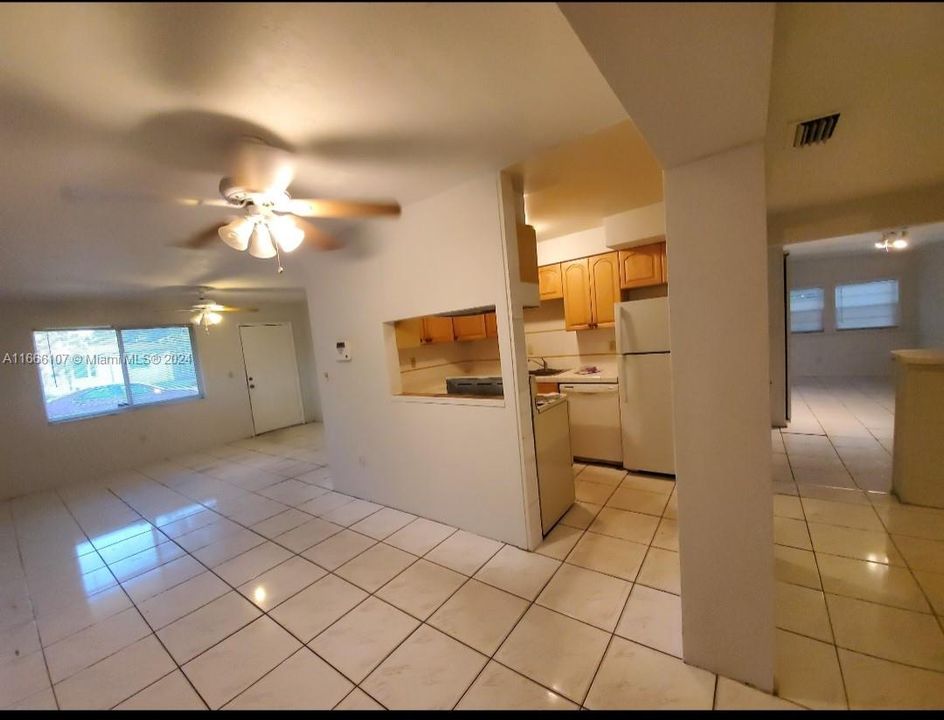 For Rent: $2,750 (3 beds, 1 baths, 1370 Square Feet)