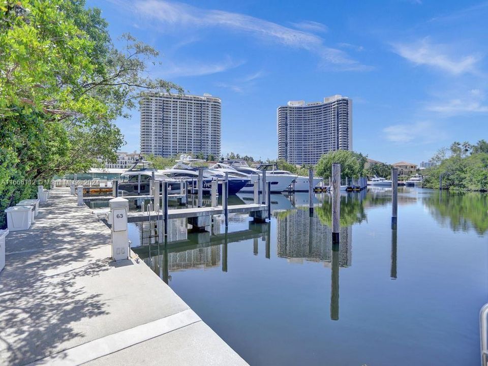 For Sale: $499,000 (2 beds, 2 baths, 1140 Square Feet)