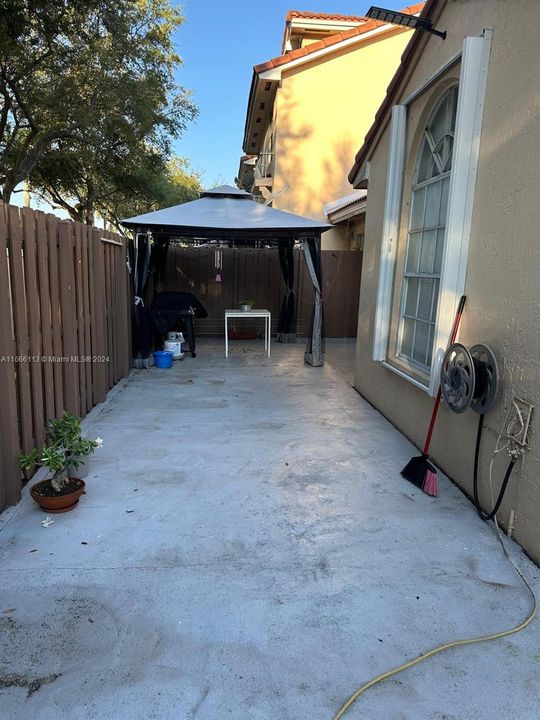 For Rent: $2,600 (2 beds, 2 baths, 1163 Square Feet)