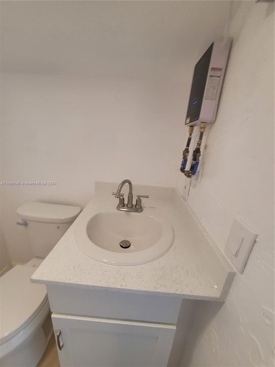 For Rent: $1,800 (1 beds, 1 baths, 2143 Square Feet)