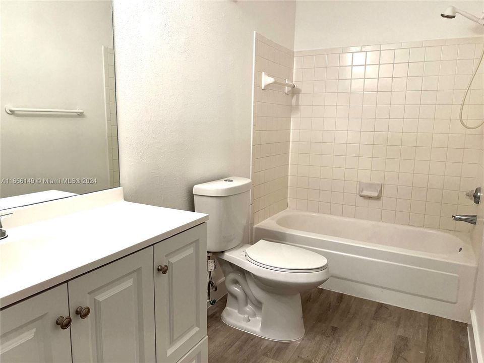 For Rent: $2,250 (2 beds, 2 baths, 1241 Square Feet)