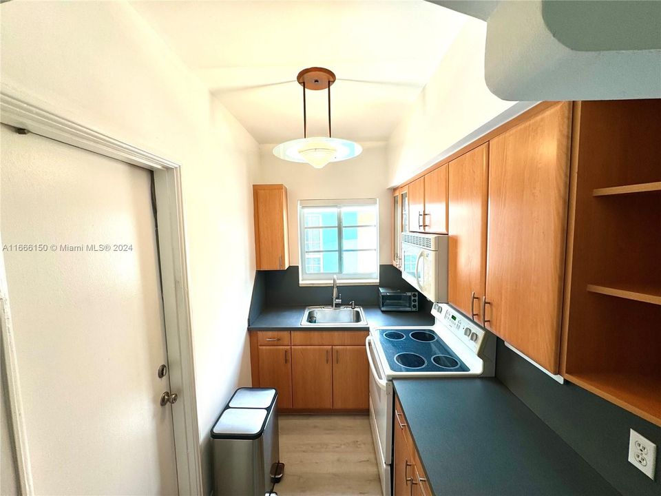 For Rent: $2,100 (1 beds, 1 baths, 487 Square Feet)