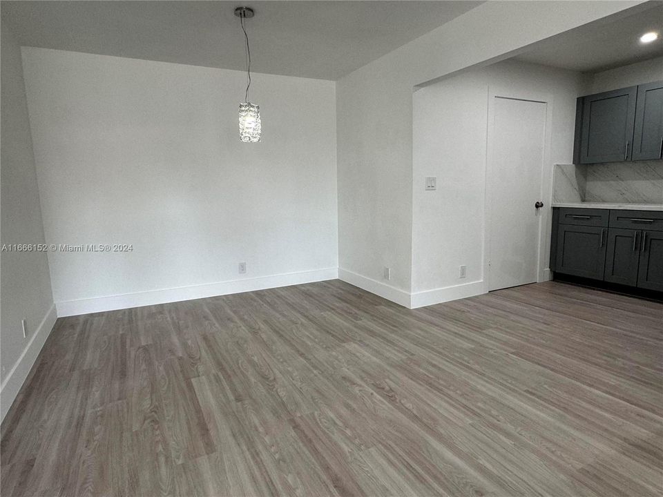 For Sale: $290,000 (2 beds, 1 baths, 952 Square Feet)