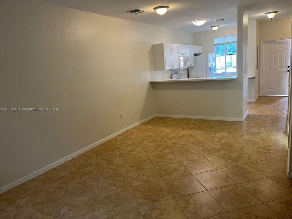 For Sale: $293,500 (2 beds, 2 baths, 1140 Square Feet)