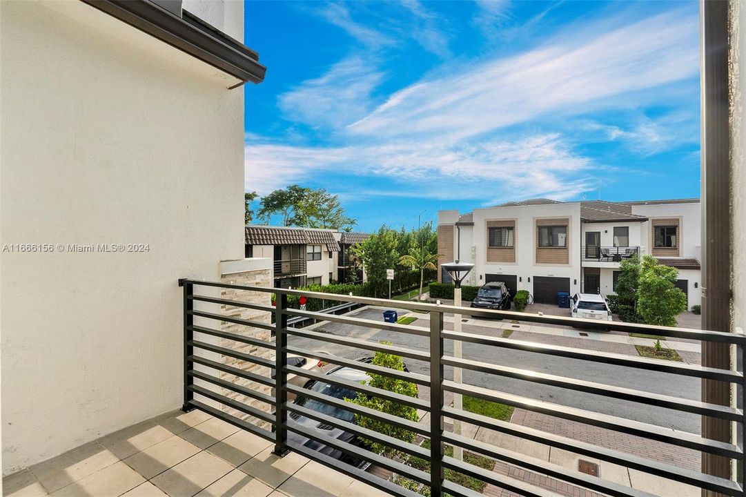 En Venta: $629,999 (4 camas, 2 baños, 1920 Pies cuadrados)