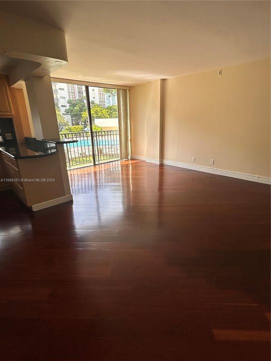 For Rent: $2,250 (1 beds, 1 baths, 767 Square Feet)