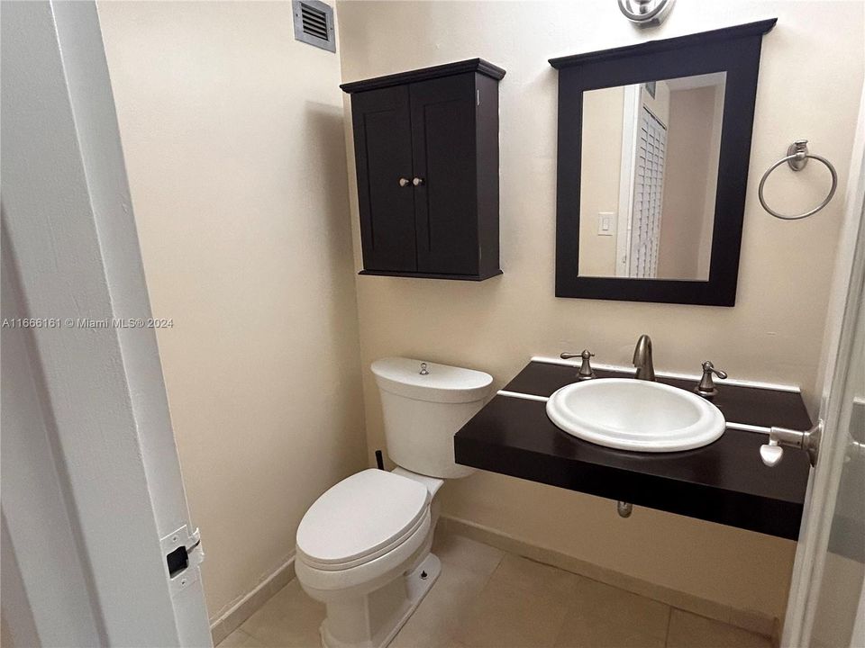 For Rent: $2,250 (1 beds, 1 baths, 767 Square Feet)