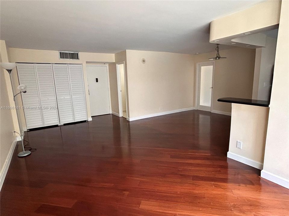 For Rent: $2,250 (1 beds, 1 baths, 767 Square Feet)