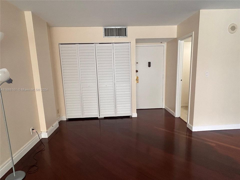 For Rent: $2,250 (1 beds, 1 baths, 767 Square Feet)