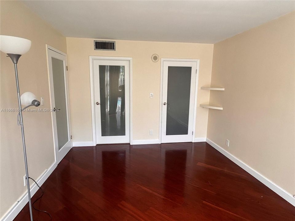 For Rent: $2,250 (1 beds, 1 baths, 767 Square Feet)