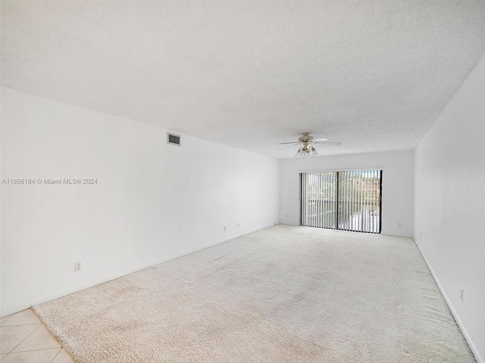 For Sale: $135,000 (2 beds, 2 baths, 1100 Square Feet)