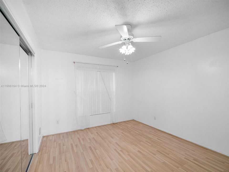 For Sale: $135,000 (2 beds, 2 baths, 1100 Square Feet)