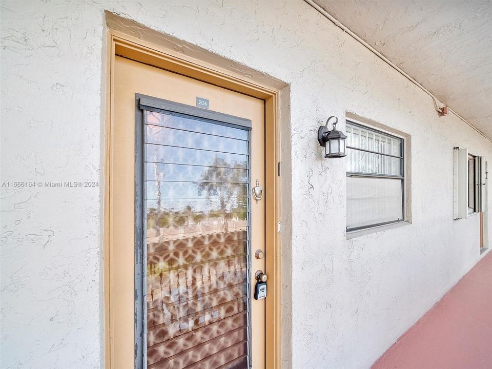 For Sale: $135,000 (2 beds, 2 baths, 1100 Square Feet)