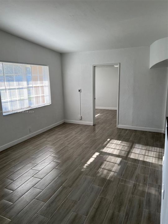 For Rent: $2,700 (3 beds, 1 baths, 1206 Square Feet)