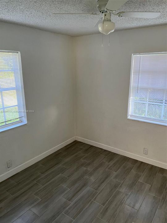 For Rent: $2,700 (3 beds, 1 baths, 1206 Square Feet)