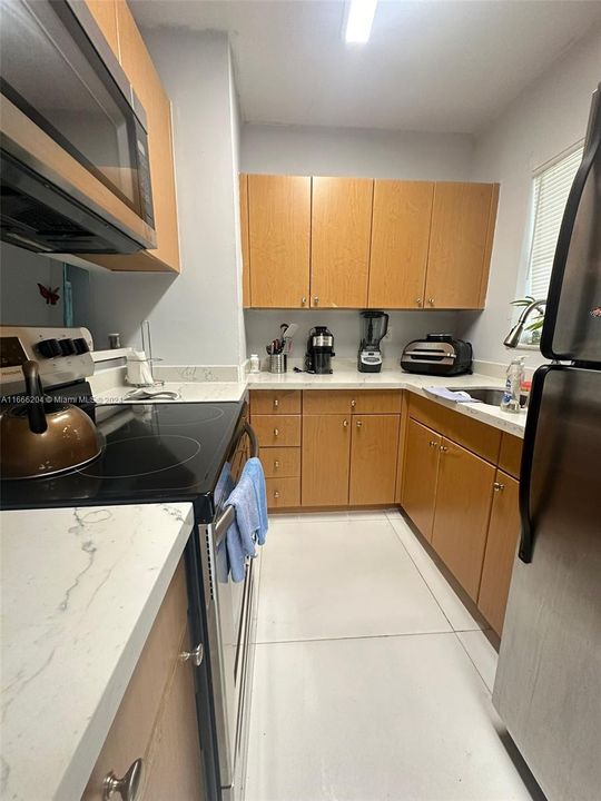 For Rent: $2,000 (2 beds, 1 baths, 665 Square Feet)