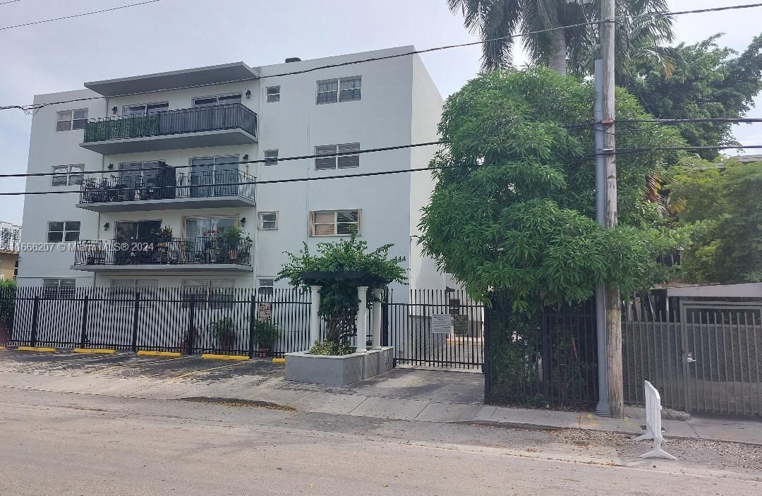 En Venta: $357,000 (2 camas, 1 baños, 752 Pies cuadrados)