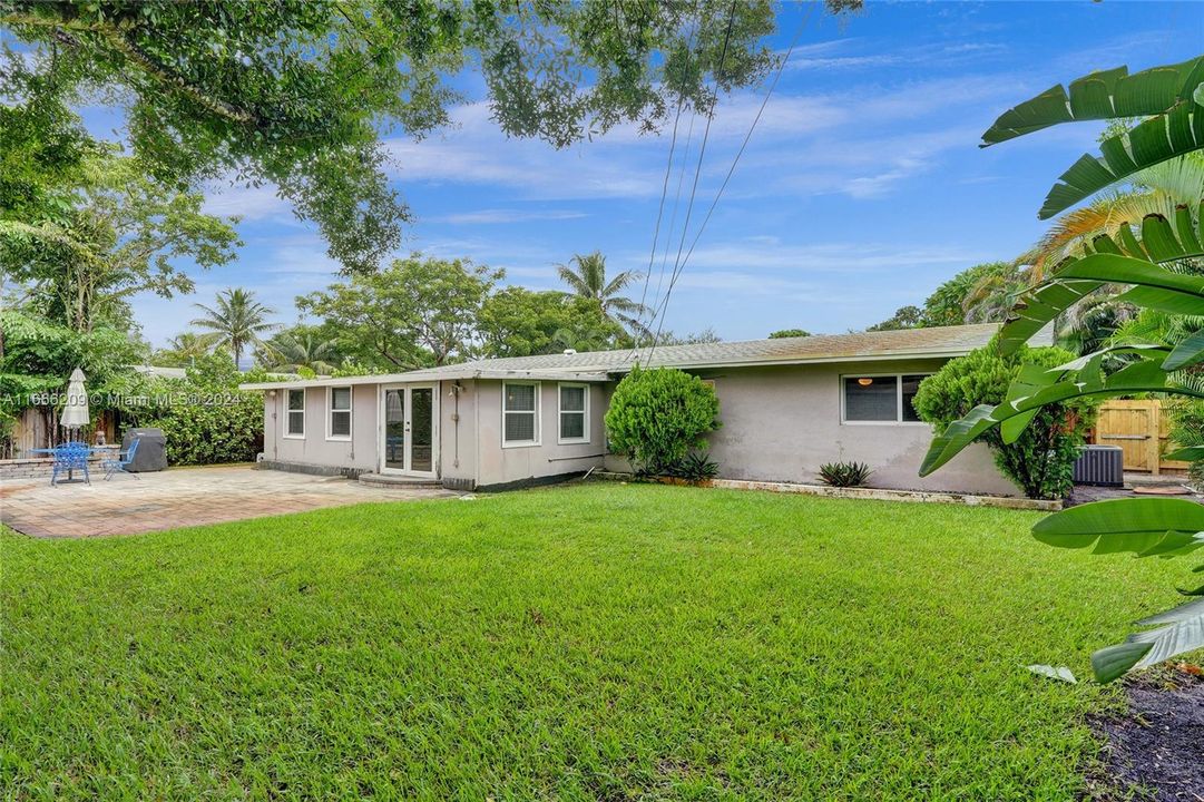 For Sale: $625,000 (3 beds, 2 baths, 1400 Square Feet)