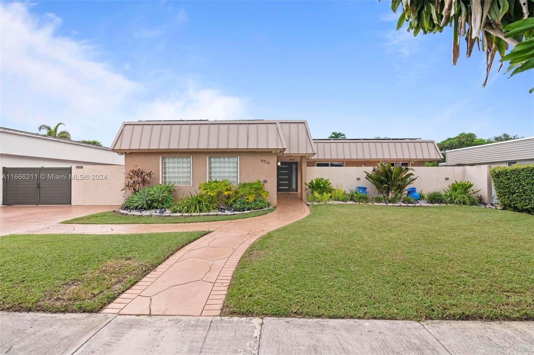 For Sale: $725,000 (3 beds, 2 baths, 2006 Square Feet)