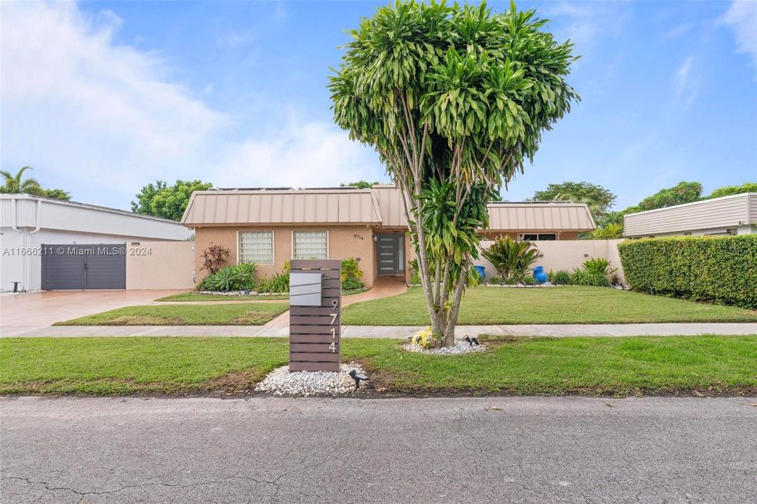 For Sale: $725,000 (3 beds, 2 baths, 2006 Square Feet)