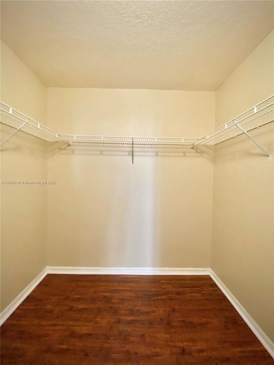 For Rent: $1,750 (1 beds, 1 baths, 760 Square Feet)