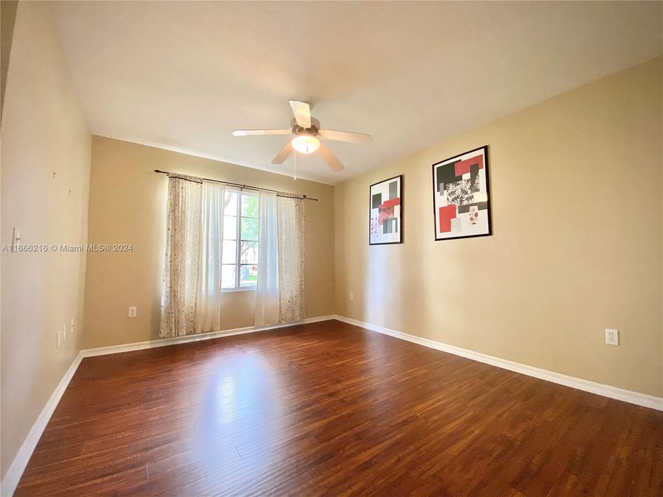 For Rent: $1,750 (1 beds, 1 baths, 760 Square Feet)