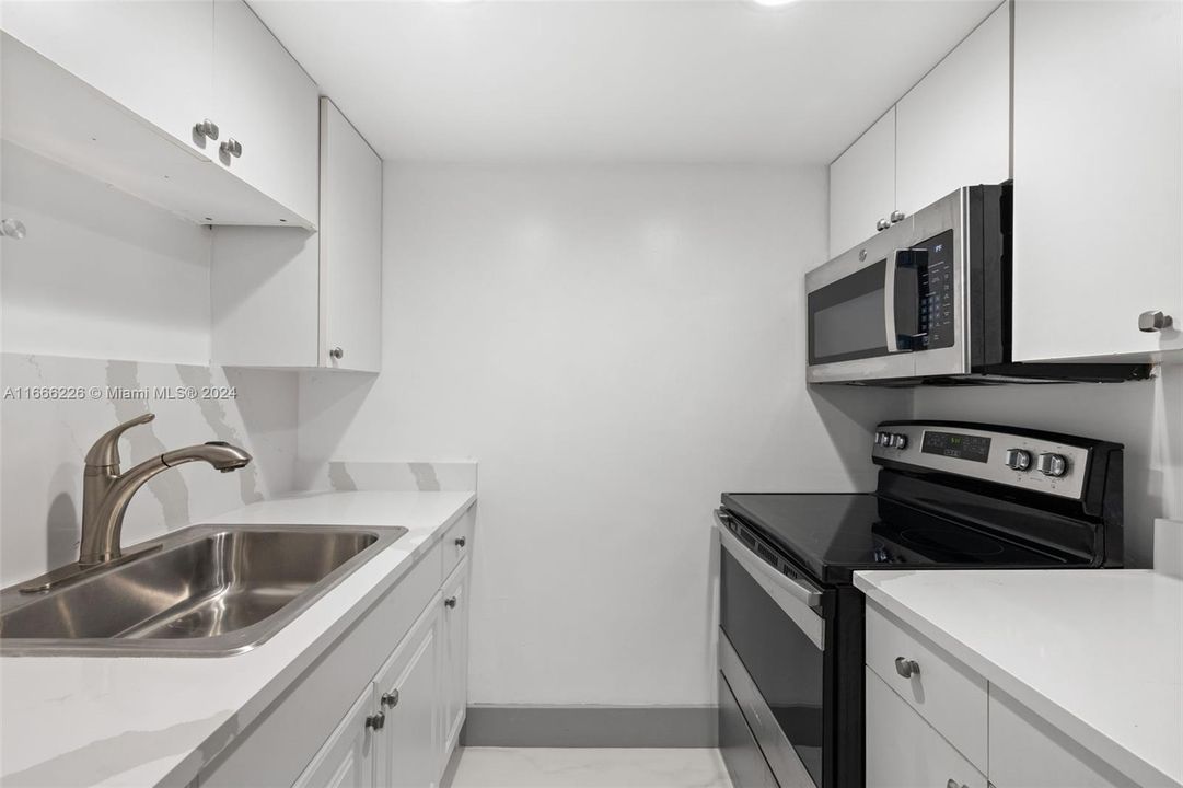 For Rent: $2,100 (1 beds, 1 baths, 695 Square Feet)