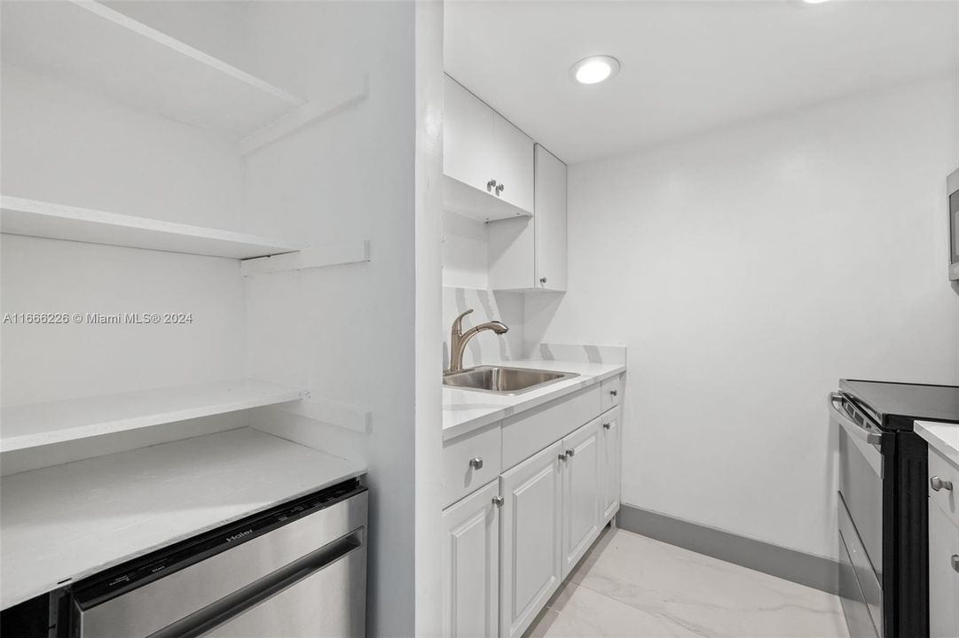 For Rent: $2,100 (1 beds, 1 baths, 695 Square Feet)