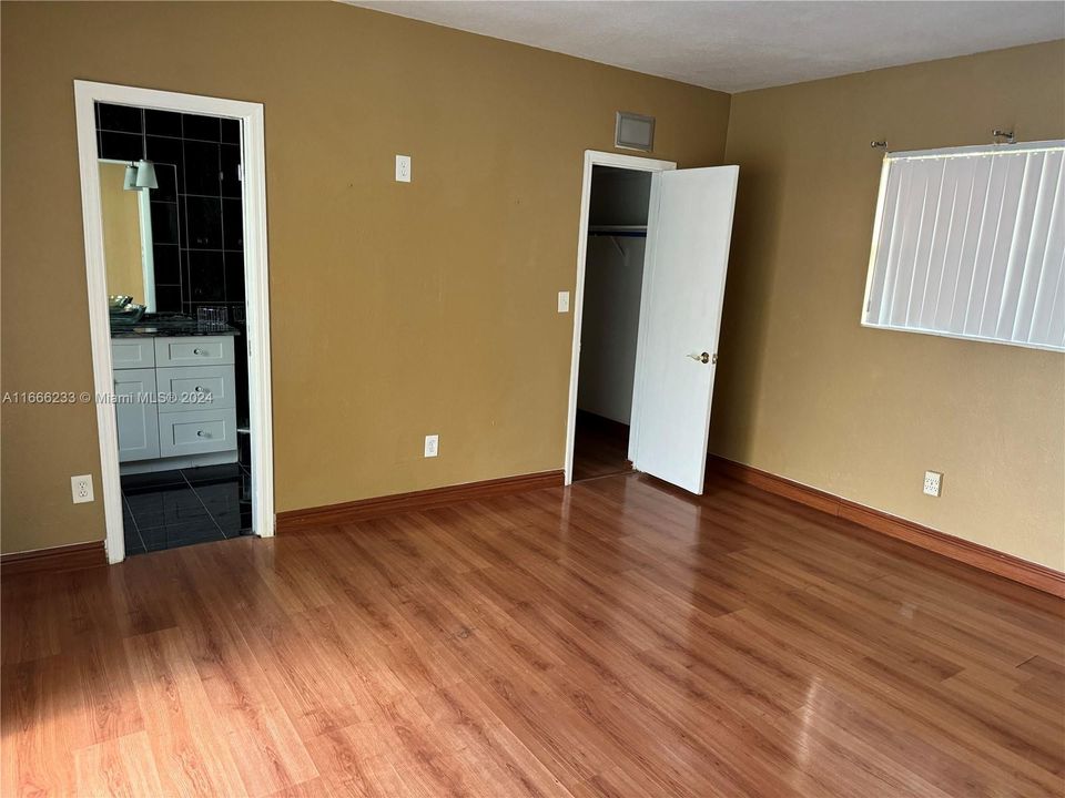 For Rent: $3,600 (3 beds, 2 baths, 1576 Square Feet)